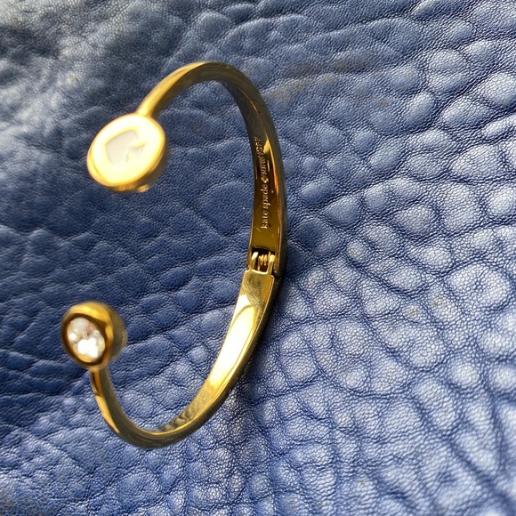Kate Spade Spot The Spade Gold bangle - Picture 5 of 6